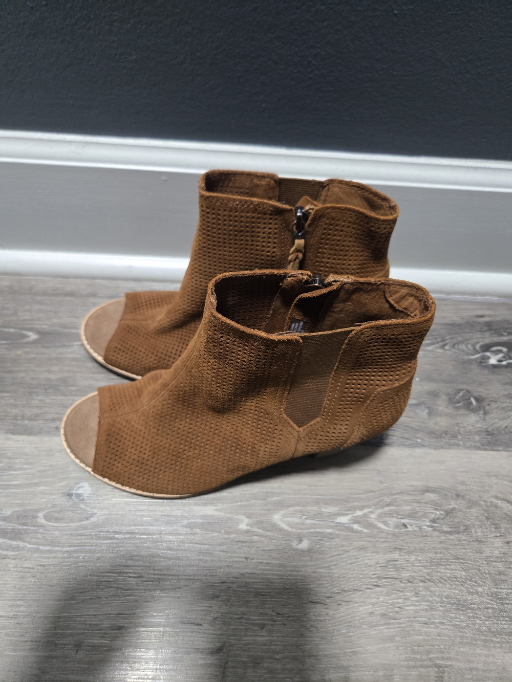 TOMS Majorca Peep Toe Block Heel Cinnamon Suede Booties W9.5 - Picture 5 of 5